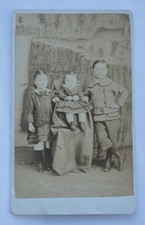 CDV OF THREE 19TH CENTURY CHILDREN, BY "TRAVELLING ARTIST" G M PRIMROSE