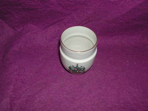 Goss crested china leek urn - goss,