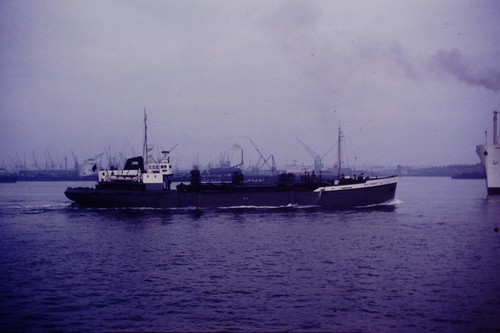 Thames shipping boat 35mm - thames,