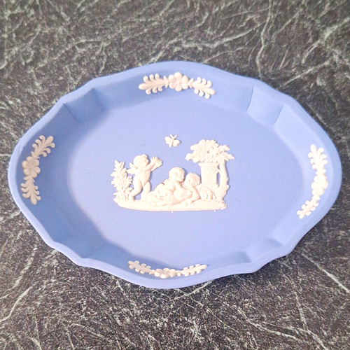 Wedgwood blue white - &,