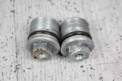 Fork plugs the front - plugs,