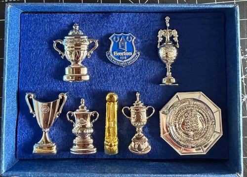 Everton pin badge - badge, set