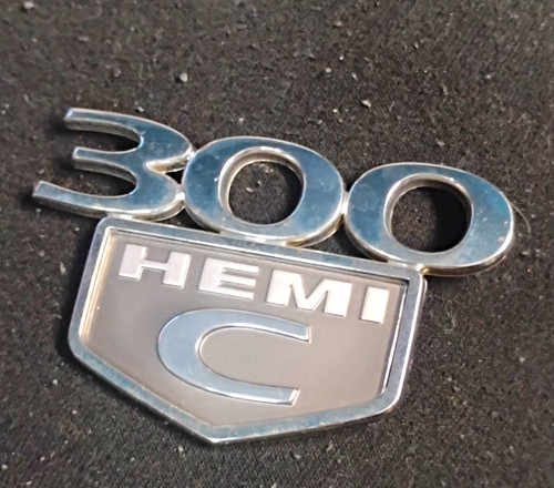 Car emblem chrysler 300c hemi - car,