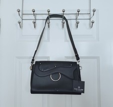 The Claw Los Angeles Faux