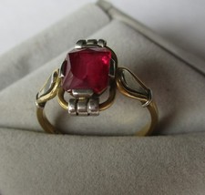 High Quality 750 Gold Ring with Large Ruby (159941)