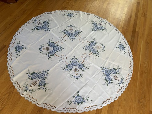 Beautiful round blue floral - round,