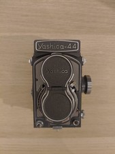 Vintage Yashica-44 Twin Lens Reflex Camera –Copal-SV –Japan – With Case Untested