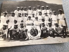 VINTAGE PHOTOGRAPH CHINESE CREW ROYAL NAVY MALAYAN CAP TALLY ON HAT HMS DAMPIER