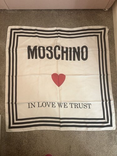 Moschino love we - ‘in,