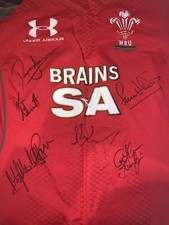 Wales rugby 2008 Grandslam Jersey Signed By Gavin Henson & others 