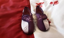 New ladies pink and purple embroidered slippers by Dunlop size 6