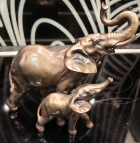 Resin elephant mother and - elephant,