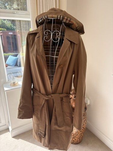 Burberry mac beautiful women - burberry,
