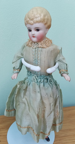 Lovely parian antique doll - lovely,