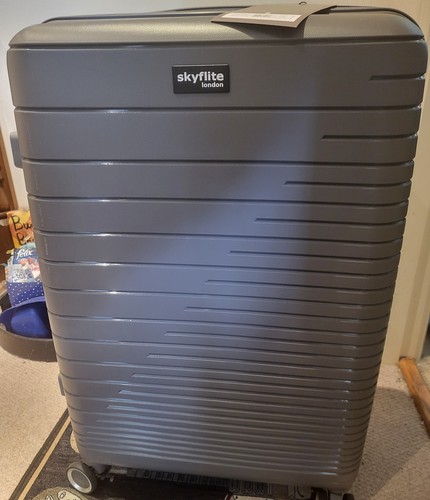 Skyflite bnib medium suitcase - bnib,