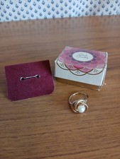 Vintage 60s/70s Sarah Coventry love Knot goldtone faux Pearl ring In box Lovely