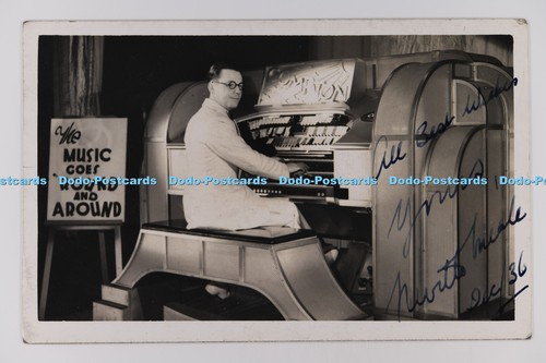 C034088 organist compton organ - organist,