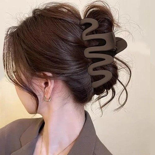 Large brown geometric hair - large,