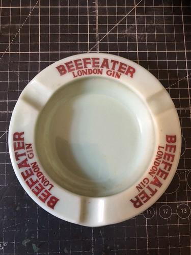Vintage beefeater gin - beefeater, pub