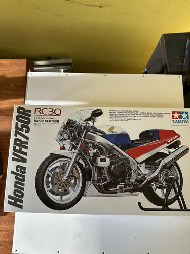 Tamiya honda rc30 vfr750r - rc30,