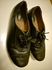 CLARKS ARTISAN LEATHER LACE UP