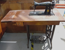 SINGER EE081769 Antique Sewing
