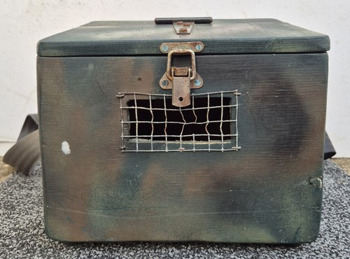 Wooden ferret carry box - ferret, lidded