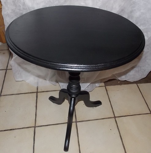 Black oval mahogany lamp - black,