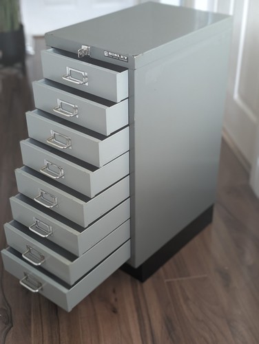 Bisley drawer filing - 8,
