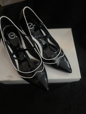 Evans Patent Shoes white trim size 5 Fit EEE