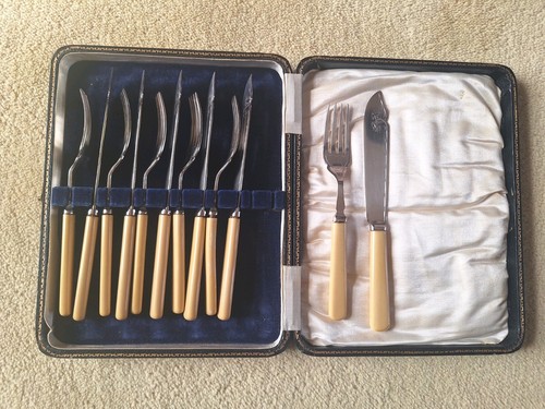 Vintage fish knife - h,