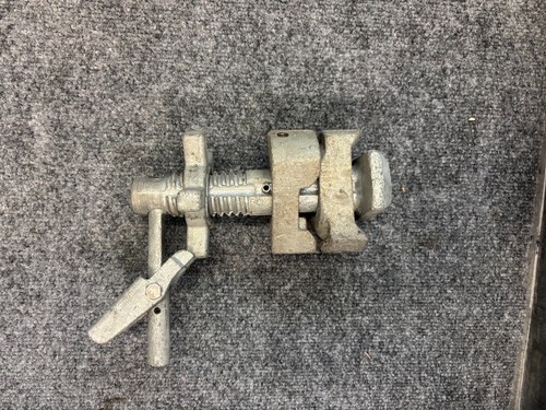 Tandemloc screw down twistlock - screw-down,