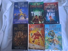 SIX TERRY PRATCHETT PAPERBACKS - THUD!, MEN AT ARMS, FEET OF CLAY, JINGO ETC