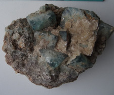 Aquamarine clusters on Quartz: 158g raw crystal, untouched and not polished.