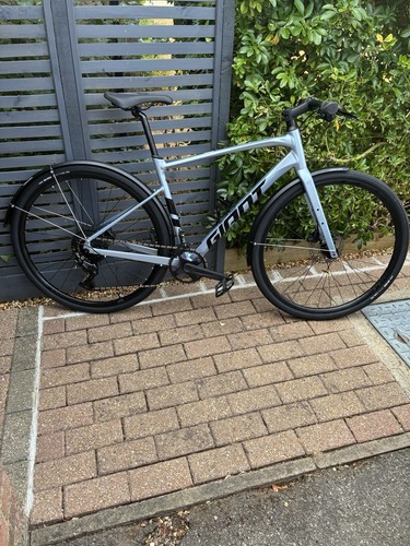 Giant men road bike - road,