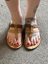 Ladies Leather UGG Flip Flops