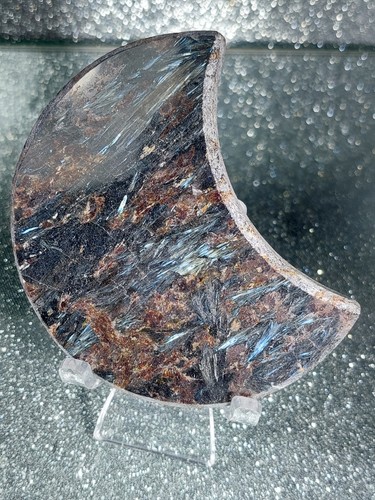 Arfvedsonite with garnet moon - with,