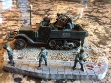 Used military model diorama 1/72 WW2 with 5 figures and anti aircraft AFV