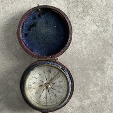VINTAGE POCKET COMPASS