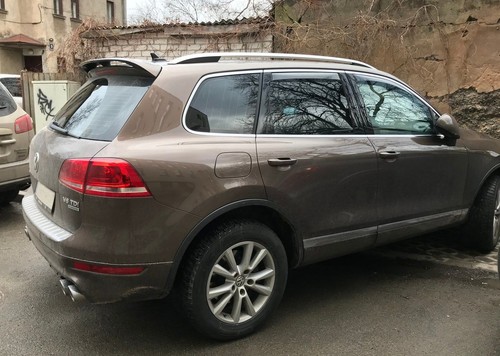 Rear door style roof spoiler - a,