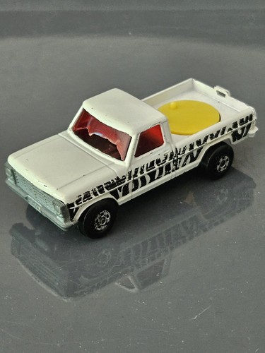 Matchbox wildlife truck - truck, no