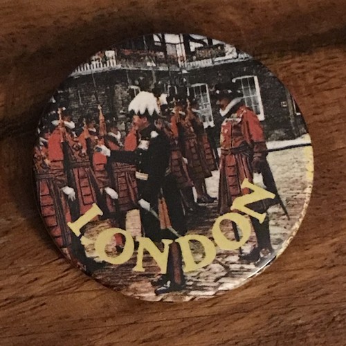 Vintage london beefeater tin - vintage,