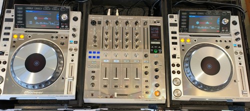 Pioneer cdj 2000 and djm - 2000, 2