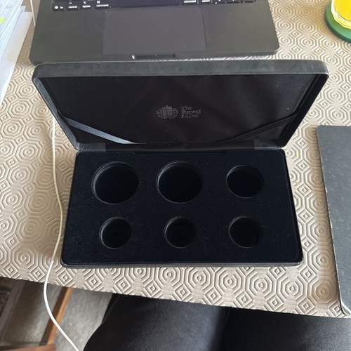 Royal mint black - royal,