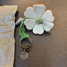 Henry Cuir Flower Charm