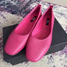M&S Collection pink Leather Pumps UK Size 8  slight scuff mark see pic 