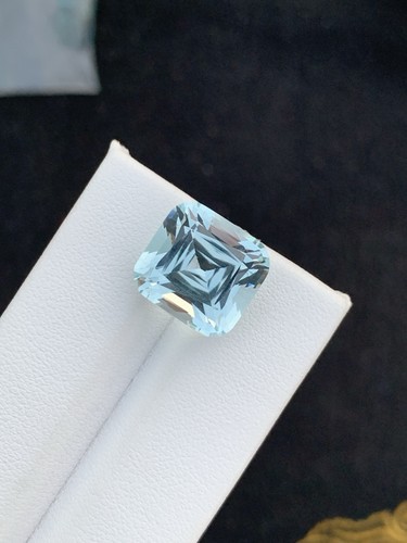 Carats cushion cut faceted - 10,