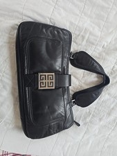 Givenchy Antigona Medium Leather Tote Bag in Black