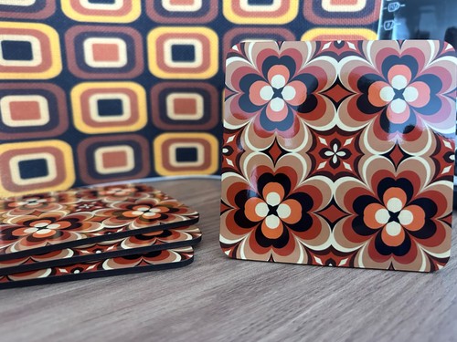 1970 style flower wallpaper - 1970's,