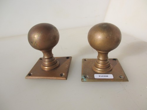 Antique bronze door - bronze, knobs
